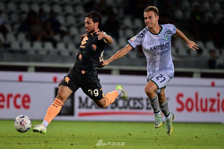 热身赛中初 热身赛中初